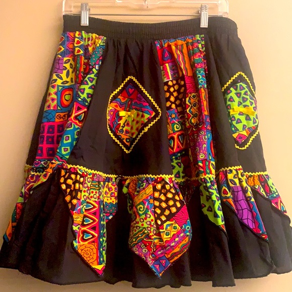 Bundle of 2 High fashion off shoulder top and colorful
skirt - Picture 7 of 9